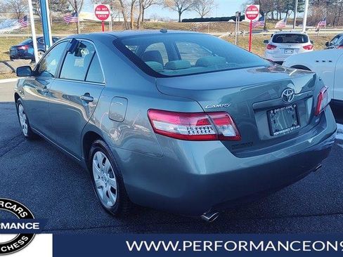 Used 2010 Toyota Camry LE image 5