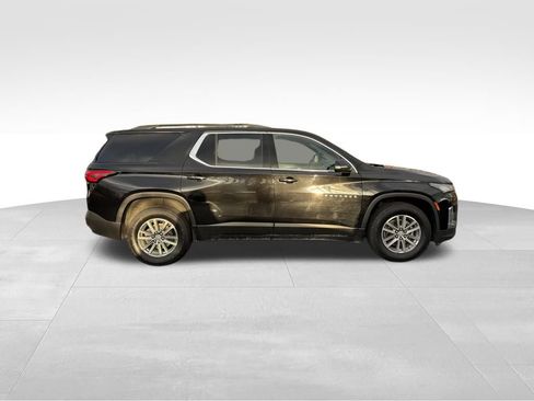 Used 2022 Chevrolet Traverse LT image 9