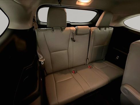 Used 2022 Toyota Highlander XLE AWD/4WD image 21