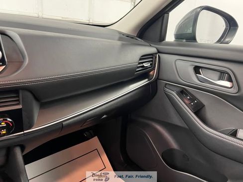 Used 2025 Nissan Rogue SV image 37