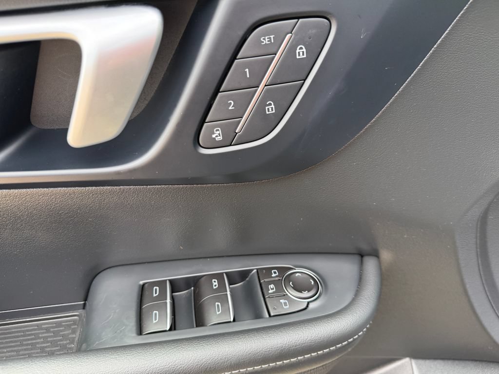 Used 2026 Buick Enclave Sport Touring w/ Super Cruise Package FWD image 17