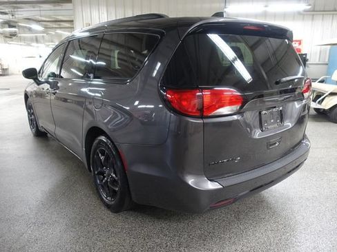 Used 2020 Chrysler Pacifica Touring-L Plus w/ Advanced Safetytec Group FWD image 5