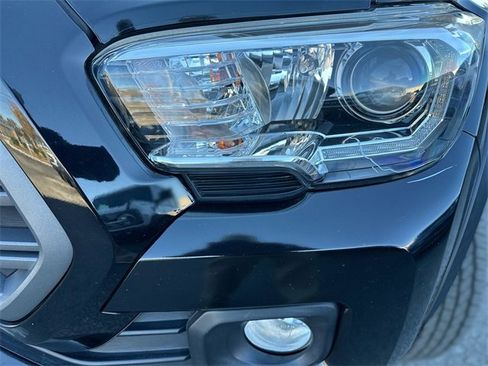 Used 2021 Toyota Tacoma TRD Off-Road image 9