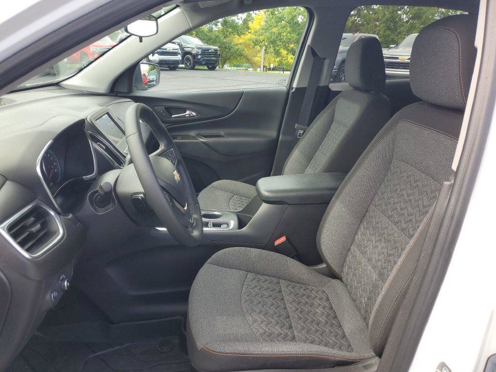 Used 2024 Chevrolet Equinox LT w/ LPO, Floor Liner Package FWD image 5