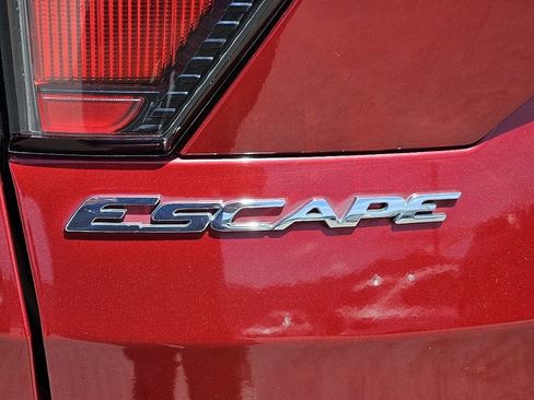 Used 2018 Ford Escape SE AWD/4WD image 14