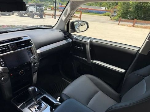 Used 2020 Toyota 4Runner SR5 Premium w/ Moonroof Package AWD/4WD image 62