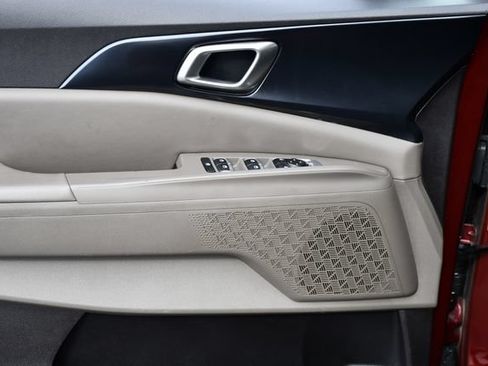 Used 2025 Kia Carnival FWD image 26