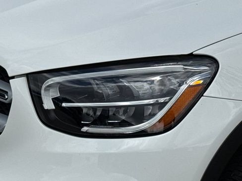 Used 2021 Mercedes-Benz GLC 300 4MATIC image 4