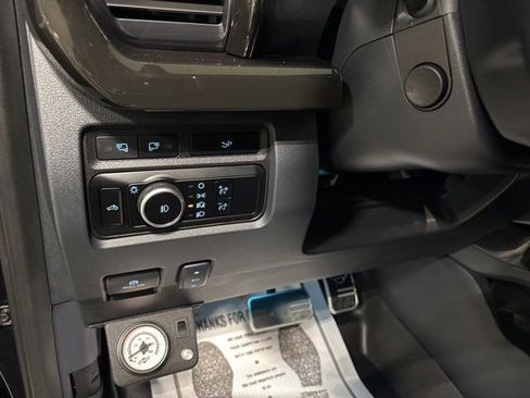 Used 2023 Ford F250 Lariat w/ Lariat Ultimate Package AWD/4WD image 25