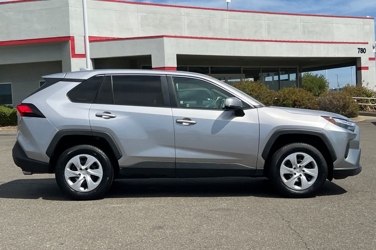Used 2023 Toyota RAV4 LE AWD/4WD image 6