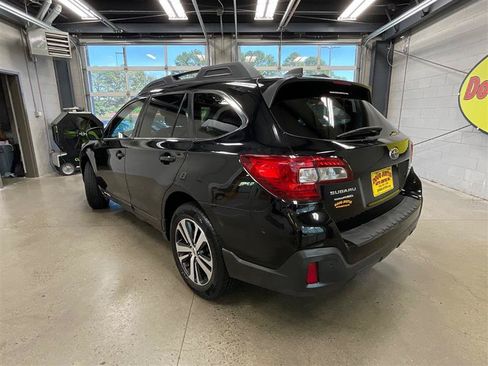 Used 2018 Subaru Outback 2.5i Limited AWD/4WD image 3