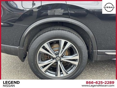 Used 2018 Nissan Rogue SL w/ Premium Package image 8