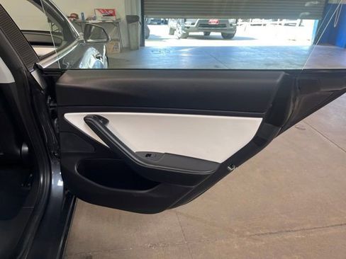 Used 2019 Tesla Model 3 Performance image 15