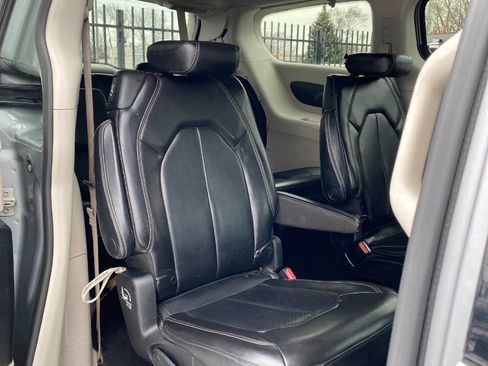 Used 2020 Chrysler Voyager Lxi image 6