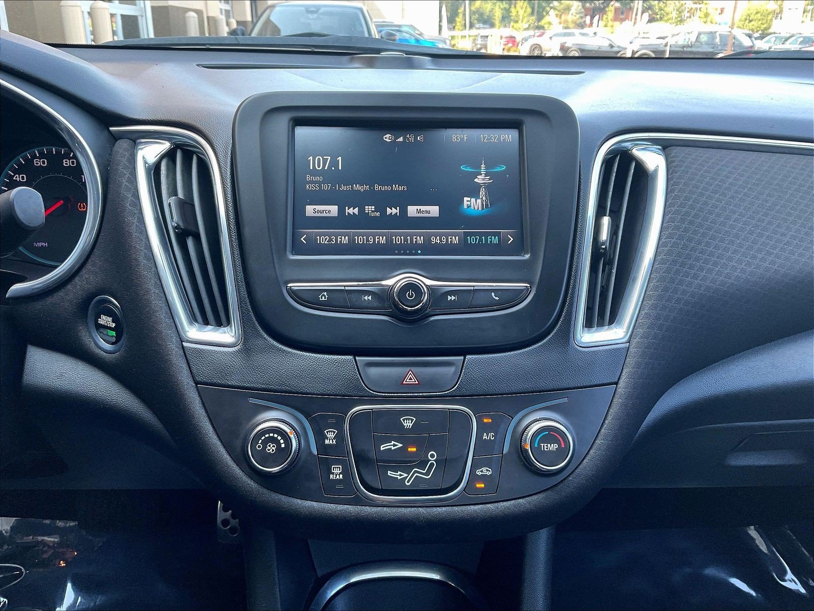 Used 2017 Chevrolet Malibu LT FWD image 15