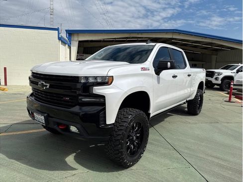 Used 2020 Chevrolet Silverado 1500 LT Trail Boss image 3