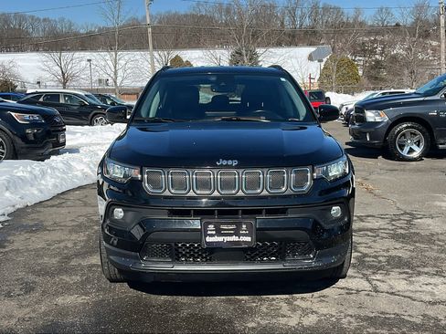 Used 2022 Jeep Compass Latitude image 3