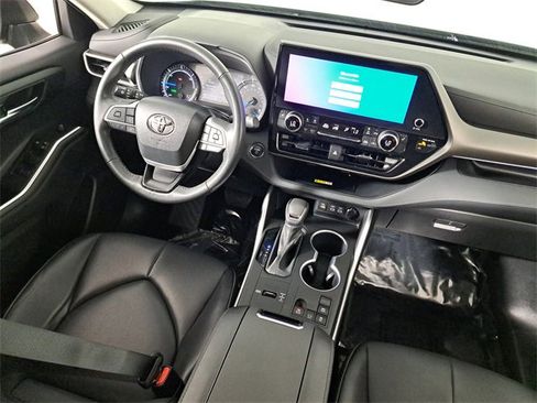 Used 2023 Toyota Highlander XLE image 15