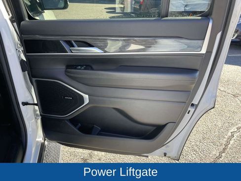 Used 2022 Jeep Wagoneer Series III image 18