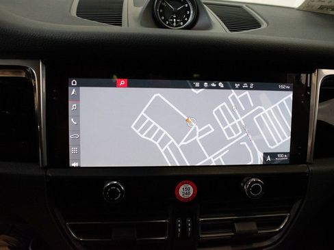 New 2026 Porsche Macan image 29