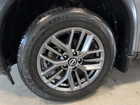 Used 2022 Nissan Rogue S image 9