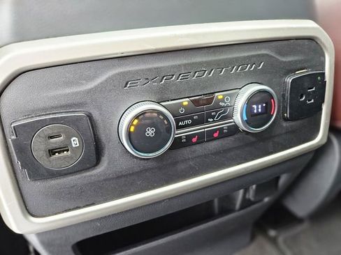 Used 2023 Ford Expedition Limited image 29