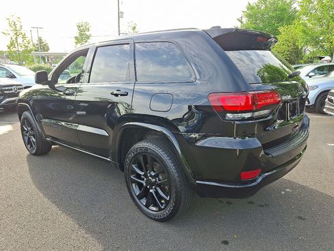 Used 2021 Jeep Grand Cherokee Laredo X AWD/4WD image 4