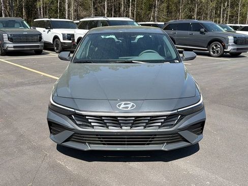 New 2026 Hyundai Elantra SE FWD image 2