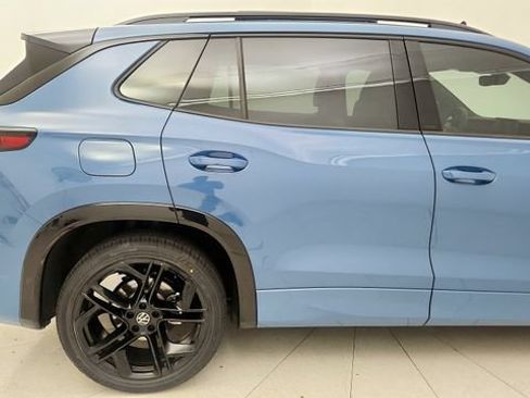 Used 2025 Volkswagen Tiguan SE R-Line FWD image 35