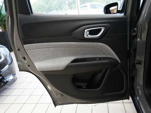 Used 2023 Jeep Compass Latitude AWD/4WD image 45