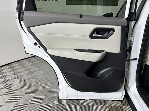 Used 2023 Nissan Rogue SV w/ SV Premium B Package FWD image 23