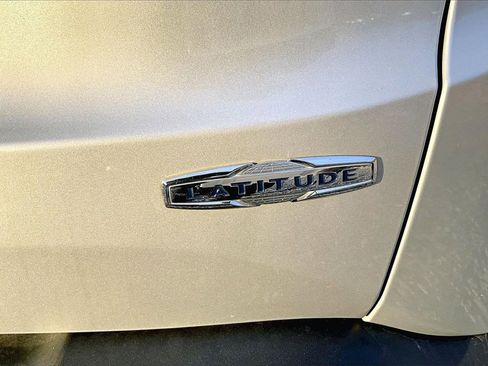 Used 2020 Jeep Renegade Latitude image 8