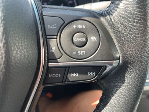 Used 2020 Toyota Avalon XLE w/ Moonroof Package FWD image 18