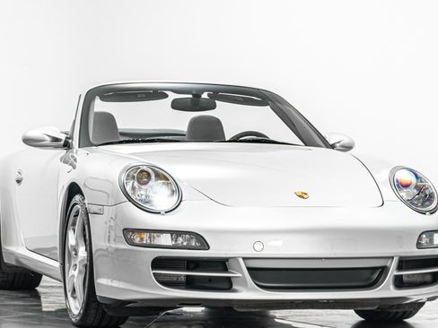 Used 2005 Porsche 911 Carrera RWD image 3
