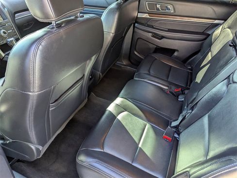 Used 2018 Ford Explorer Limited image 15