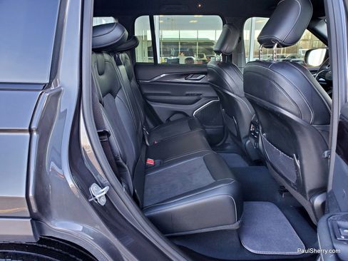 Used 2022 Jeep Grand Cherokee Altitude image 38