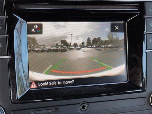 Used 2019 Volkswagen Beetle S image 13