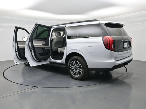 Used 2025 Ford Expedition Max Active AWD/4WD image 40