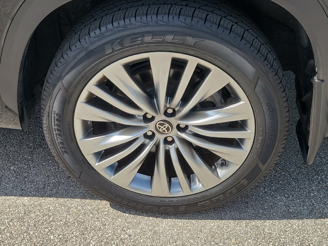 Used 2023 Toyota Highlander Platinum FWD image 5