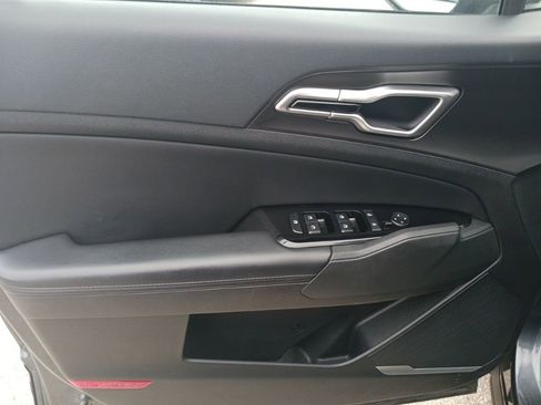 Used 2023 Kia Sportage EX image 16