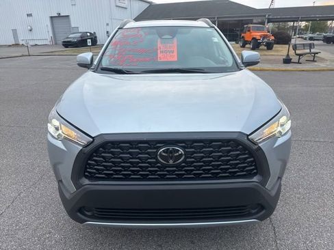 Used 2024 Toyota Corolla Cross LE w/ Moonroof Package image 8