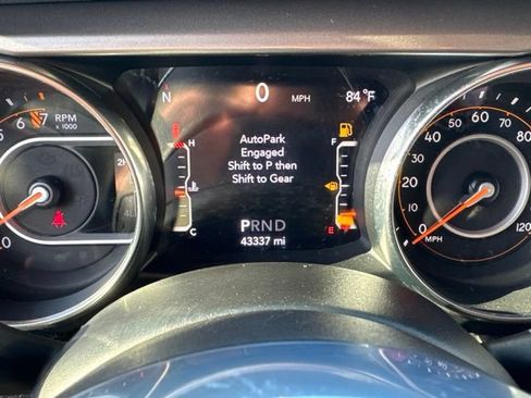 Used 2019 Jeep Wrangler Unlimited Sahara w/ Cold Weather Group AWD/4WD image 37