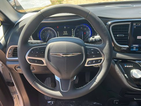 New 2026 Chrysler Voyager LX image 22