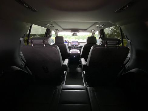 Used 2024 Chevrolet Tahoe LT w/ Luxury Package RWD image 32