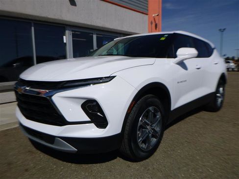 Used 2025 Chevrolet Blazer LT AWD/4WD image 1