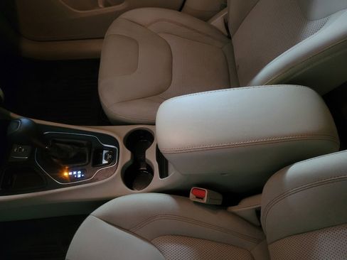 Used 2019 Jeep Cherokee Latitude w/ Popular Appearance Group FWD image 26