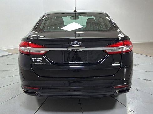 Used 2017 Ford Fusion SE image 4