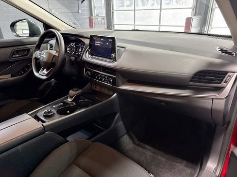 Certified 2025 Nissan Rogue S image 24