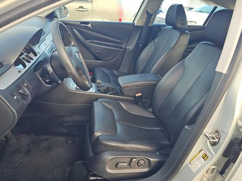 Used 2009 Volkswagen Passat Komfort FWD image 7