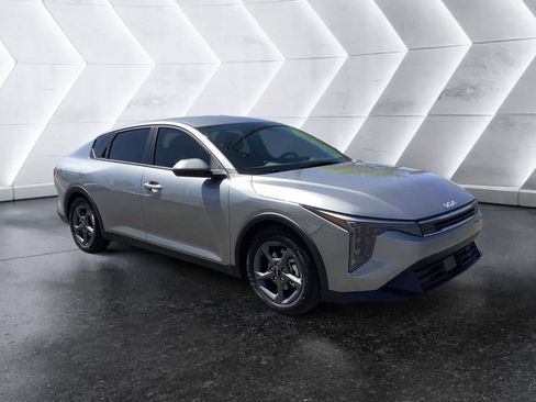 Certified 2026 Kia K4 LXS image 1